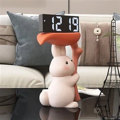 ساعة رقمية على شكل ورقة شجر